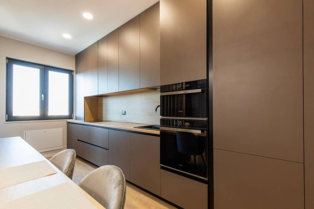 Elegant 2 Bedroom Retreat Βουκουρέστι Εξωτερικό φωτογραφία